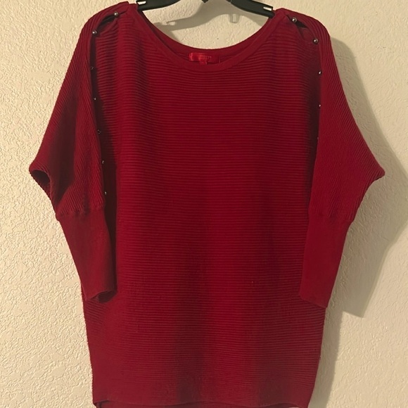 Jennifer Lopez Sweater - Picture 1 of 9